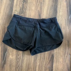 Lululemon black speed short size 6 length 2.5”